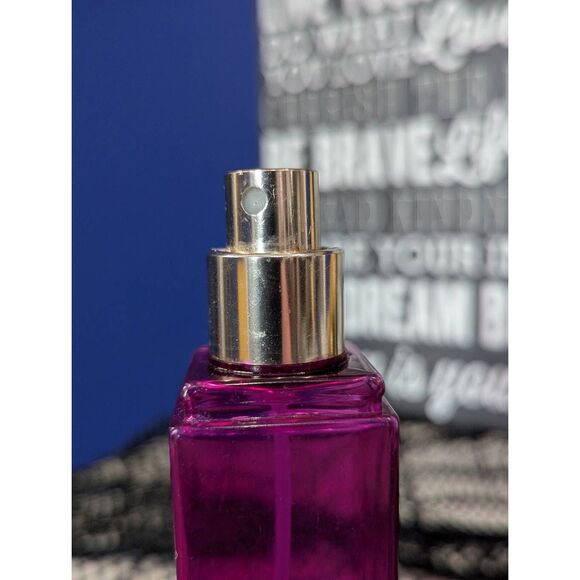 DISCONTINUED OG Victoria's Secret Very Sexy Touch Fragrance Mist 2.5 oz | 75 mL - Picture 5 of 5